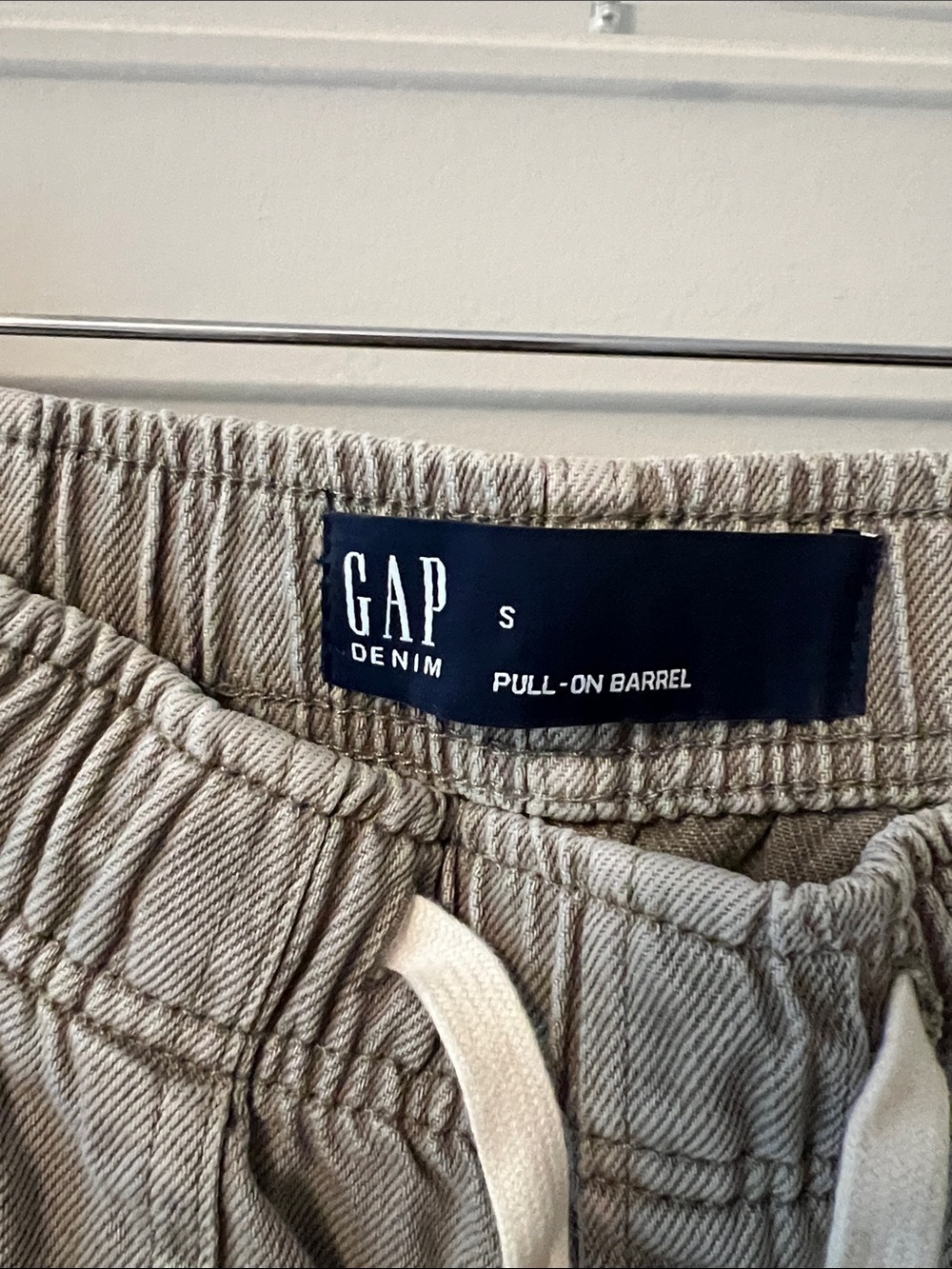 GAP Women’s Pull On Barrel Jeans in Taupe - Picture 4 of 5